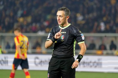 the referee Gianluca Aureliano of Bologna during italian soccer Serie A match US Lecce vs AS Roma at the Via Del Mare stadium in Lecce, Italy, February 11, 2023 - Credit: Emmanuele Mastrodonat
