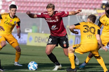 Gori Gabriele Reggina carries the ball during Italian soccer Serie B match Reggina 1914 vs AC Pisa at the Oreste Granillo stadium in Reggio Calabria, Italy, February 11, 2023 - Credit: Valentina Giannetton