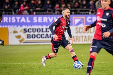 Cagliari Calcio takımından Nahitan Nandez İtalyan futbolu serisi B maçında Cagliari Calcio, Cagliari, İtalya 'daki Unipol Domus' ta Genoa CFC 'ye karşı, 1 Mart 2023 - Fotoğraf: Luigi Can