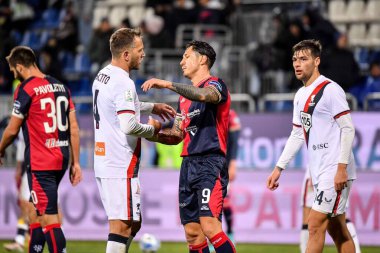 Cagliari Calcio 'dan Gianluca Lapadula, Cenova' dan Domenico Criscito İtalya Serisi B maçında Cagliari Calcio-Genoa CFC maçı sırasında Cagliari Domus, İtalya 'da, 01 Mart 2023 - Fotoğraf: Luigi Can