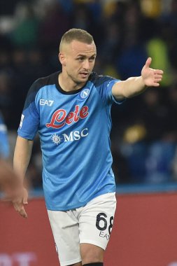 SSC Napoli 'den Stanislav Lobotka, Diego Armando Maradona Stadyumu' nda SSC Napoli ve SS Lazio arasında oynanan Serie A karşılaşmasını jestile etti: