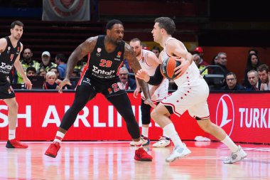 Billy Baron (EA7 Emporio Armani Olimpia Milano) Basketbol Euroleague Şampiyonası EA7 Emporio ArmaniMilano Olimpiyatları 'nda Tarik Black (Olympiacos Pire) tarafından engellendi.