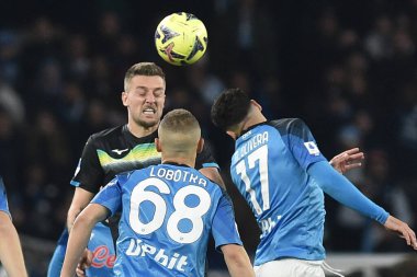 Miloncovic Saviç os SS Lazio, SSC Napoli 'den Mathias Olivera ile Diego Armando Maradona Stadyumu' nda SSC Napoli ve SS Lazio arasında oynanan karşılaşma için yarışıyor - Fotoğraf: Danilo Gemito / LiveMedi