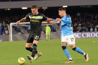 Miloncovic Saviç os SS Lazio, SSC Napoli 'den Mathias Olivera ile Diego Armando Maradona Stadyumu' nda SSC Napoli ve SS Lazio arasında oynanan karşılaşma için yarışıyor - Fotoğraf: Danilo Gemito / LiveMedi