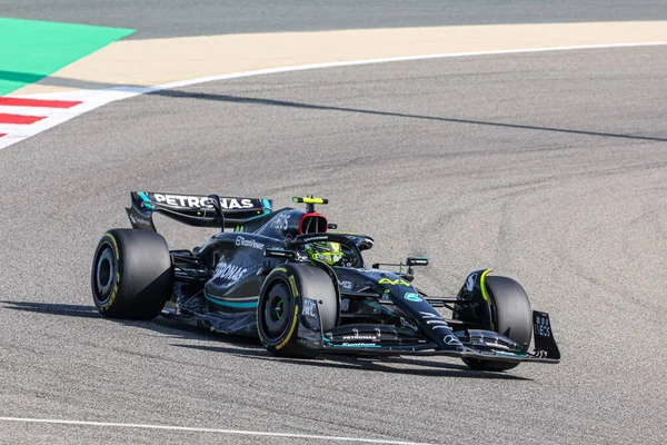 Lewis Hamilton (GBR) Mercedes W14 E Performance   durinFORMULA 1 GULF AIR BAHRAIN GRAND PRIX 2023 - Credit: Alex Galli / Alessio De Marco //LiveMedi — Foto de Stock
