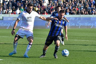 Gaetano Masucci (Pisa) Ionut Nedelcearu (Palermo) İtalyan futbolu serisi B maçında AC Pisa vs Palermo FC, Pisa, İtalya 'daki Arena Garibaldi' de, Mart 04, 2023 - Fotoğraf: Gabriele Masott