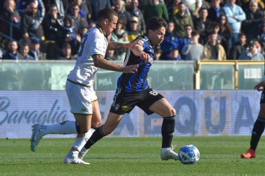 Olimpiu Morutan (Pisa) Valerio Verre (Palermo) İtalya 'nın Pisa şehrindeki Arena Garibaldi' de oynanan AC Pisa vs Palermo FC maçında, 4 Mart 2023 - Fotoğraf: Gabriele Masott