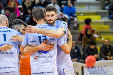(Top Volley Cisterna) İtalyan Serie A Erkekler Süper Ligi Şampiyonası sırasında Top Volley Cisterna, Cisterna, İtalya 'daki Palasport' ta Gaz Satış Blues Piacenza 'ya karşı, Mart 04, 2023 - Fotoğraf: Bianca Simonett