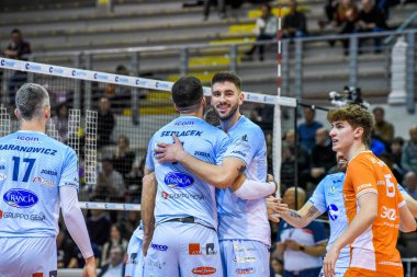 (Top Volley Cisterna) İtalyan Serie A Erkekler Süper Ligi Şampiyonası sırasında Top Volley Cisterna, Cisterna, İtalya 'daki Palasport' ta Gaz Satış Blues Piacenza 'ya karşı, Mart 04, 2023 - Fotoğraf: Bianca Simonett