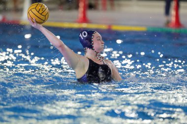 Alice Emily Williams (Ekipe Orizzonte) İtalyan Kadınlar Coppa Italya su topu maçında yarı final - SIS Roma vs Ekipe Orizzonte at the Polo Acquatico Frecciarossa, Rome, İtalya, 2004, 2023 - Fotoğraf: Luigi Marian