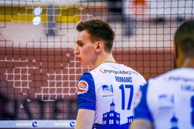 Yuri Romano (Gaz Satışı Bluenergy Piacenza) Voleybol İtalyan Serie A Erkekler Süper Ligi Şampiyonası sırasında Cisterna, İtalya 'daki Palasport' ta Gaz Satış Bluenergy Piacenza 'ya karşı, Bianca Simonett
