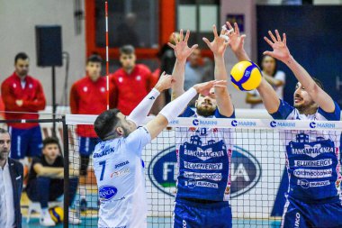 (Top Volley Cisterna) İtalyan Serie A Erkekler Süper Ligi Şampiyonası sırasında Top Volley Cisterna, Cisterna, İtalya 'daki Palasport' ta Gaz Satış Blues Piacenza 'ya karşı, Mart 04, 2023 - Fotoğraf: Bianca Simonett