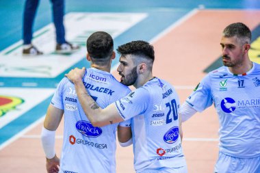 (Top Volley Cisterna) İtalyan Serie A Erkekler Süper Ligi Şampiyonası sırasında Top Volley Cisterna, Cisterna, İtalya 'daki Palasport' ta Gaz Satış Blues Piacenza 'ya karşı, Mart 04, 2023 - Fotoğraf: Bianca Simonett