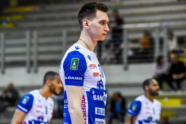 Yuri Romano (Gaz Satışı Bluenergy Piacenza) Voleybol İtalyan Serie A Erkekler Süper Ligi Şampiyonası sırasında Cisterna, İtalya 'daki Palasport' ta Gaz Satış Bluenergy Piacenza 'ya karşı, Bianca Simonett