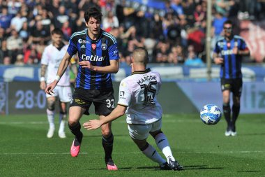 İtalya 'nın Pisa kentindeki Arena Garibaldi' de oynanan İtalya Serie B maçı sırasında Ivan Marconi (Palermo) tarafından engellenen Stefano Moreo (Pisa) - Fotoğraf: Gabriele Masott