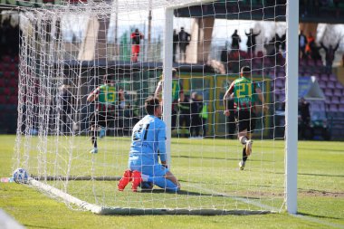 Ternana & # xA; Alberto Paleri (Benevento) İtalyan futbolu serisi B maçında Ternana Calcio 'ya karşı Benevento Calcio maçında İtalya' nın Terni kentindeki Libero Liberati Stadyumu 'nda maç yapmaktadır.