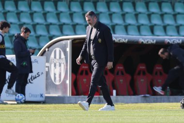 İtalya 'nın Terni şehrindeki Libero Liberati Stadyumu' nda Ternana Calcio - Ternana Calcio-Benevento Calcio maçında (Ternana) teknik direktör Cristiano Lucarelli (Ternana) - 5 Mart 2023