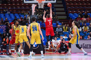 Stefano Tonut (EA7 Emporio Armani Olimpia Milano) İtalya Basketbol Şampiyonası sırasında EA7 Emporio Armani Milano ile Givova Scafati arasında Milano Mediolanum Forumu 'nda, 5 Mart 2023 - Fotoğraf: Savino Paolell