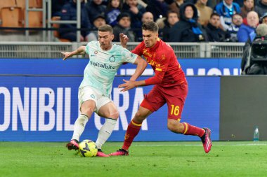 Robin Gosens (FC Inter) ve Joan Gonzalez (US Lecce) İtalyan futbolu Serie A maçı sırasında - FC Internazionale ABD Lecce 'ye karşı Milano, İtalya' daki San Siro Stadyumu 'nda, 5 Mart 2023 - Kredi: Emmanuele Mastrodonat