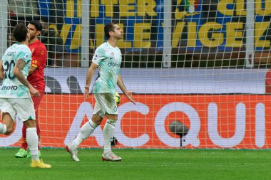 Henrikh Mkhitaryan (FC Inter), İtalya 'nın Milano kentindeki San Siro Stadyumu' nda oynanan FC Internazionale-US Lecce maçında 1-0 'lık gol attıktan sonra kutlama yapıyor.