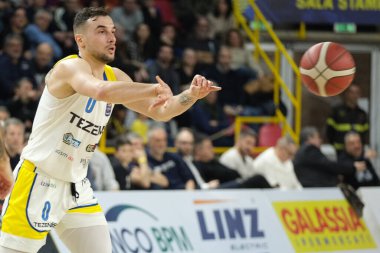 Alessandro Cappelletti - Tezenis Verona İtalya Basketbol Şampiyonası Tezenis Verona - UNAHotels Reggio Emilia maçında İtalya 'nın Verona kentinde oynanan Pala AGSM-AIM' de, 5 Mart 2023