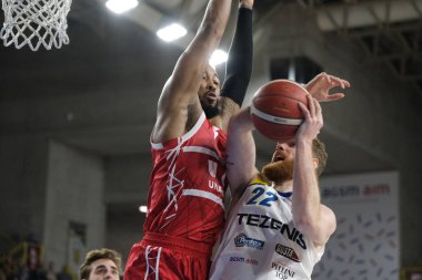 Giovanni Pini - İtalya Basketbol Şampiyonası sırasında Tezenis Verona - İtalya 'nın Verona kentinde düzenlenen Pala AGSM-AIM' de UNAHotels Reggio Emilia 'ya karşı Tezenis Verona - Fotoğraf: Roberto Tommasin