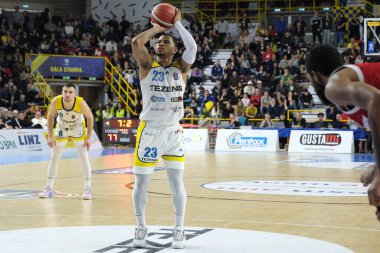 Karvel Anderson - İtalya Basketbol Şampiyonası Tezenis Verona - UNAHotels Reggio Emilia - Verona, İtalya 'da Pala AGSM-AIM' de, 5 Mart 2023 - Fotoğraf: Roberto Tommasin