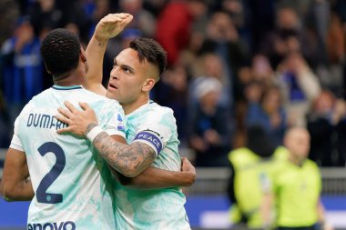 Lautaro Marinez (FC Inter), İtalya 'nın Milano kentindeki San Siro Stadyumu' nda oynanan Serie A maçında 2-0 'lık gol atarak Inter-FC Internazionale-US Lecce maçını kutluyor.