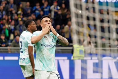 Lautaro Marinez (FC Inter), İtalya 'nın Milano kentindeki San Siro Stadyumu' nda oynanan Serie A maçında 2-0 'lık gol atarak Inter-FC Internazionale-US Lecce maçını kutluyor.