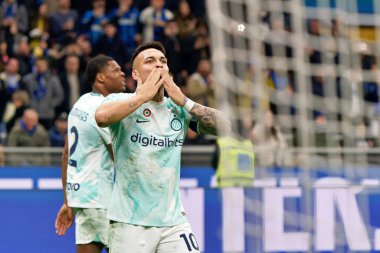 Lautaro Marinez (FC Inter), İtalya 'nın Milano kentindeki San Siro Stadyumu' nda oynanan Serie A maçında 2-0 'lık gol atarak Inter-FC Internazionale-US Lecce maçını kutluyor.