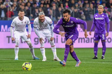 Nicolas Gonzalez (ACF Fiorentina), İtalya 'nın Floransa kentindeki Artemio Franchi stadyumunda oynanan ACF Fiorentina-AC Milan maçında penaltı aldı.