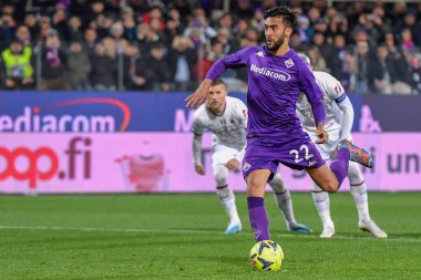 Nicolas Gonzalez (ACF Fiorentina), İtalya 'nın Floransa kentindeki Artemio Franchi stadyumunda oynanan ACF Fiorentina-AC Milan maçında penaltı aldı.