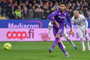 Nicolas Gonzalez (ACF Fiorentina), İtalya 'nın Floransa kentindeki Artemio Franchi stadyumunda oynanan ACF Fiorentina-AC Milan maçında penaltı aldı.