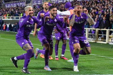 Nicolas Gonzalez (ACF Fiorentina), İtalya futbol ligi Serie A maçında Domilson Cordeiro dos Santos 