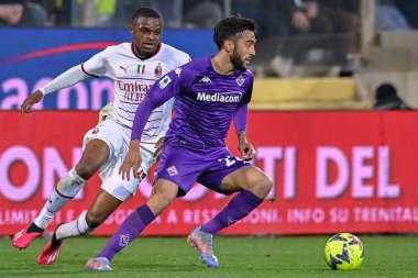 Nicolas Gonzalez (ACF Fiorentina) ve Fikayo Tomori (AC Milan) İtalya 'nın başkenti Floransa' daki Artemio Franchi Stadyumu 'nda oynanan ACF Fiorentina-AC Milan maçı sırasında, 4 Mart 2023 - Fotoğraf: Lisa Guglielm