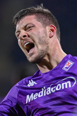 Luka Joviç (ACF Fiorentina), İtalya 'nın Floransa kentindeki Artemio Franchi Stadyumu' nda oynanan ACF Fiorentina-AC Milan maçında attığı golü kutluyor.