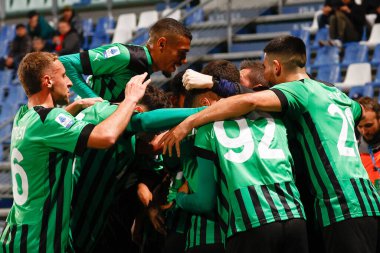 Sassuolo, İtalya 'nın Reggio Emilia kentindeki MAPEI Stadyumu' nda oynanan Amerikan Sassuolo-ABD Cremonese maçında 1-0 'lık gol attıktan sonra kutlama yapıyor.