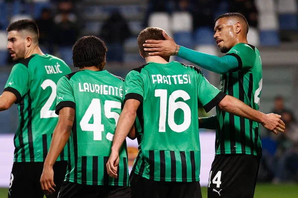 Davide Frattesi (Sassuolo) İtalya 'nın Reggio Emilia kentindeki MAPEI Stadyumu' nda oynanan Amerikan Sassuolo-ABD Cremonese maçında 2-0 'lık gol attıktan sonra kutlama yapıyor.