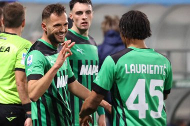 ABD 'li Sassuolo Calcio' dan Nedim Bayrami, 6 Mart 2023 'te İtalya' nın Reggio Emilia kentindeki Mapei Stadyumu-Citta del Tricolore 'da ABD' li Sassuolo Calcio ve ABD 'li Cremonese arasında oynanan Serie A maçında gol attıktan sonra bunu kutluyor. - Fotoğraf: Luca Amedeo Bizzarri