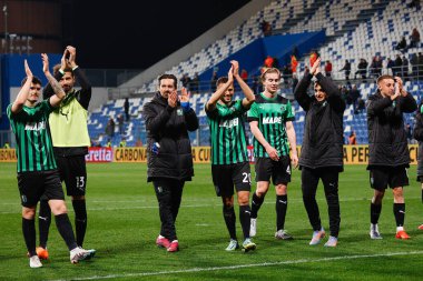 Sassuolo İtalya 'nın Reggio Emilia şehrindeki MAPEI Stadyumu' nda oynanan Amerikan Sassuolo-ABD Cremonese maçında kazandığı zaferi kutluyor, Mart 2023 - Fotoğraf: Luca Dilibert