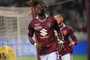 Yann Karamoh (Torino FC), İtalya 'nın Torin şehrindeki Olimpico Grande Torino Stadyumu' nda oynanan Torino FC maçında golü kutluyor: Claudio Benedett