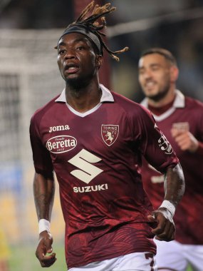Yann Karamoh (Torino FC), İtalya 'nın Torin şehrindeki Olimpico Grande Torino Stadyumu' nda oynanan Torino FC maçında golü kutluyor: Claudio Benedett