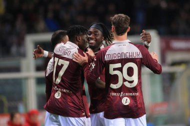 Yann Karamoh (Torino FC), İtalya 'nın Torin şehrindeki Olimpico Grande Torino Stadyumu' nda oynanan Torino FC maçında golü kutluyor: Claudio Benedett