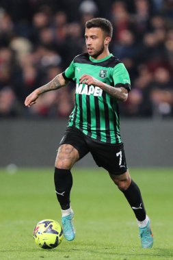 ABD 'li Sassuolo Calcio' dan Matheus Henrique, 6 Mart 2023 'te İtalya' nın Reggio Emilia kentinde oynanan Mapei Stadyumu-Citta del Tricolore maçında ABD 'li Sassuolo Calcio ile ABD Cremonese arasında oynanan karşılaşmada görev aldı. - Fotoğraf: Luca Amedeo Bizzarri / LiveMedi