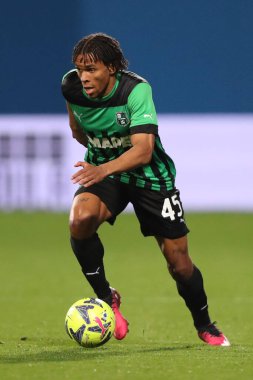 ABD 'li Sassuolo Calcio' dan Armand Lauriente, 6 Mart 2023 'te İtalya' nın Reggio Emilia kentinde oynanan Mapei Stadyumu-Citta del Tricolore maçında ABD 'li Sassuolo Calcio ile ABD Cremonese arasında oynanan karşılaşmada görev aldı. - Fotoğraf: Luca Amedeo Bizzarri / LiveMedi
