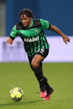 ABD 'li Sassuolo Calcio' dan Armand Lauriente, 6 Mart 2023 'te İtalya' nın Reggio Emilia kentinde oynanan Mapei Stadyumu-Citta del Tricolore maçında ABD 'li Sassuolo Calcio ile ABD Cremonese arasında oynanan karşılaşmada görev aldı. - Fotoğraf: Luca Amedeo Bizzarri / LiveMedi