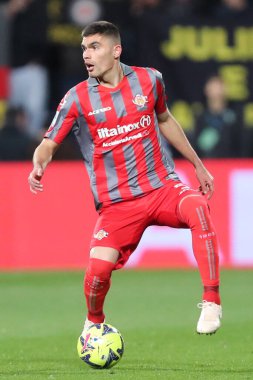 ABD 'li Cremonese' den Johan Vasquez, 6 Mart 2023 'te İtalya' nın Reggio Emilia kentinde oynanan Mapei Stadyumu-Citta del Tricolore maçında ABD 'li Sassuolo Calcio ile ABD Cremonese arasında oynanan karşılaşmada. - Fotoğraf: Luca Amedeo Bizzarri / LiveMedi