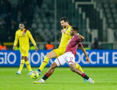 Torino Fc takımından Roberto Soriano ve Torino FC takımından Stephane Singo, İtalya 'nın Torino Fc ve Bologna Fc takımları arasında oynanan futbol maçı sırasında, 06 Mart 2023 tarihinde İtalya' nın Torin kentinde bulunan Stadio Olimpico Grande Torino 'da oynandı. Fotoğraf: Ndrerim Kaceli - Fotoğraf: Nderim Kaceli / L