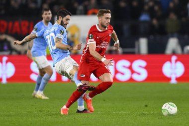 S.S. LAZIO 'dan Luis Alberto ve AZ Alkmaar' dan Corce Mihailoviç, S.S. Lazio ile AZ Alkmaar arasındaki UEFA Avrupa Konferans Ligi 'nin 16. - Fotoğraf: Domenico Cippite