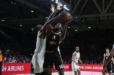 Euroleague basketbol şampiyonası maçında Mouhammadou Jaiteh (Segafredo Virtus Bologna) Segafredo Virtus Bologna - Partizan Mozzart Bet Belgrad - Bologna, İtalya, 07 Mart 2023 Segafredo Arena - Fotoğraf: Michele Nucci / LiveMedi